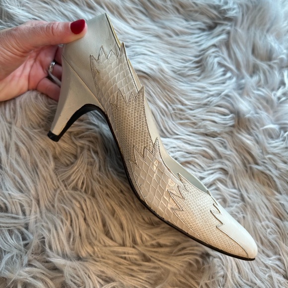 Vintage Stuart Weitzman for Mr. Seymour Leather Pumps - Picture 6 of 12